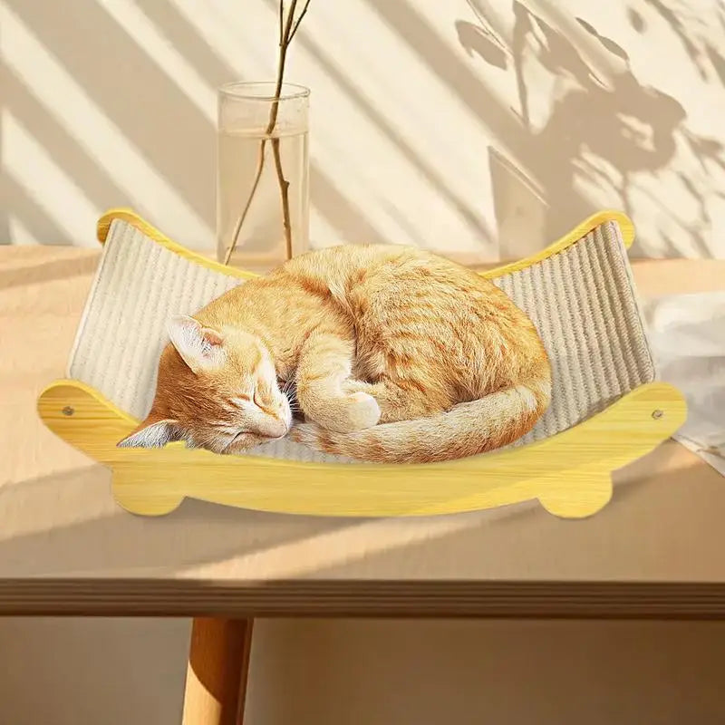 サイザル麻 爪とぎベッドの上で眠る猫