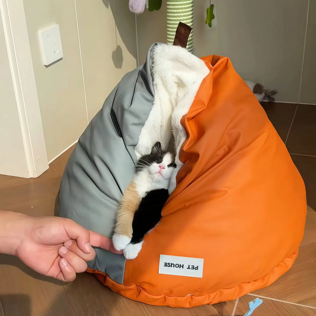 しずく型猫ハウス寝袋 オレンジ×グレー